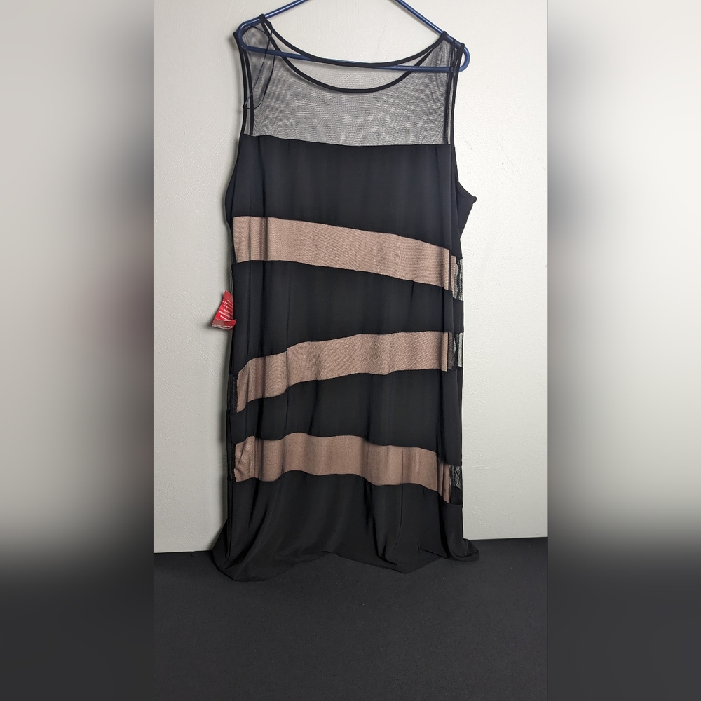 Women's black and tan lined sleeveless dress